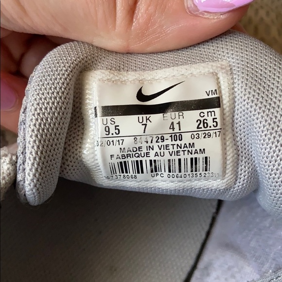 Nike shoes - Picture 3 of 3